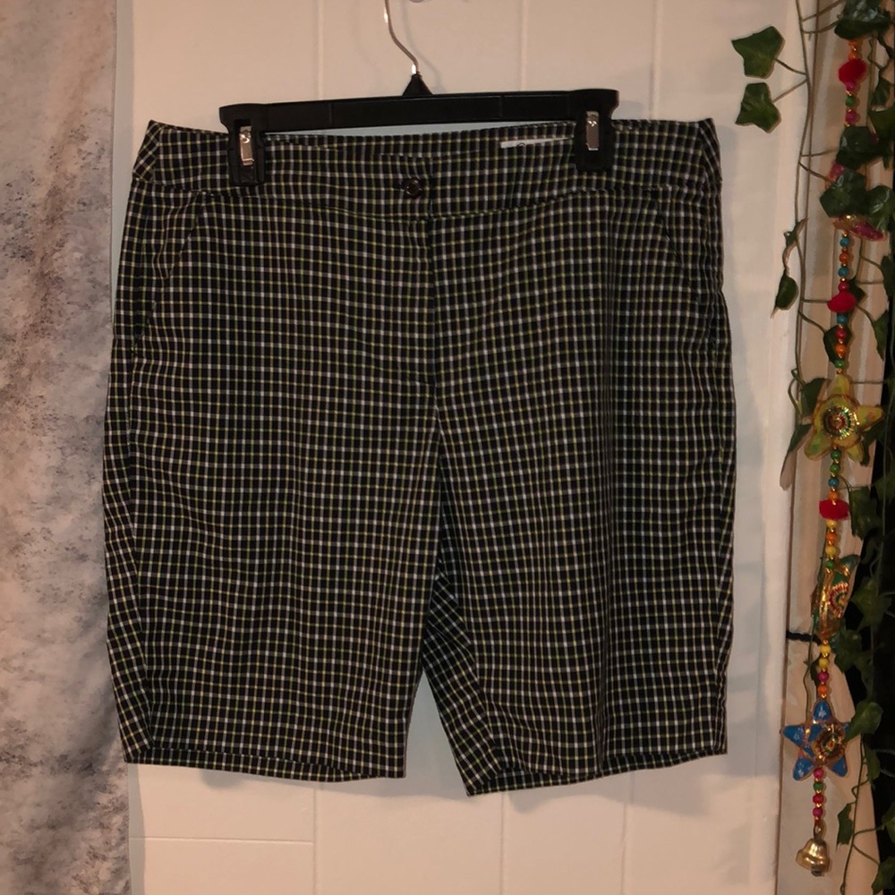 Greg Norman Women’s Golf Shorts Size 10
